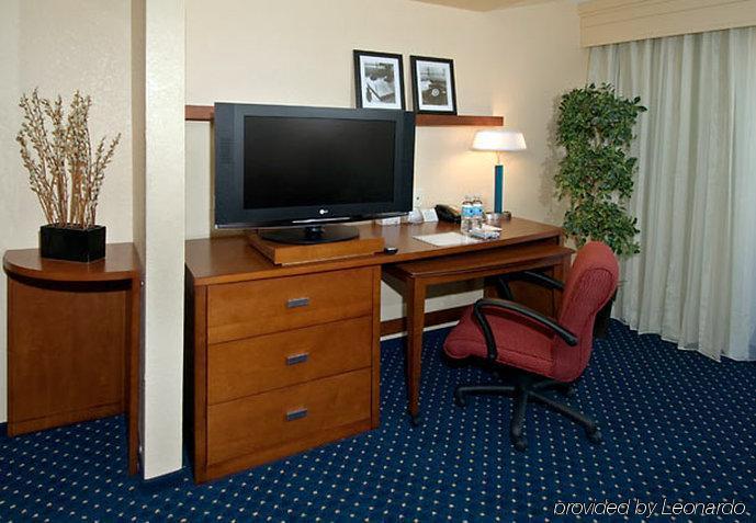Courtyard By Marriott Birmingham Trussville Habitación foto